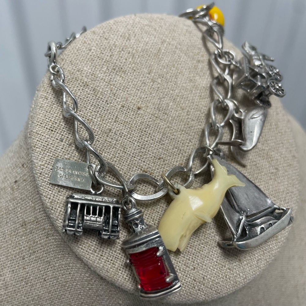 Vintage Charm Bracelet w/ 8 charms from all over - Picture 14 of 16